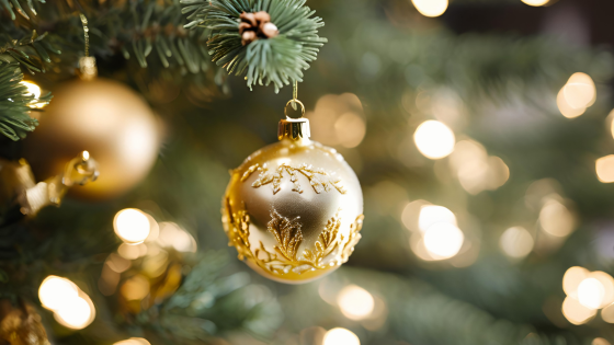 How to Choose Between a Fresh-Cut or Artificial Tree | Counselor Realty